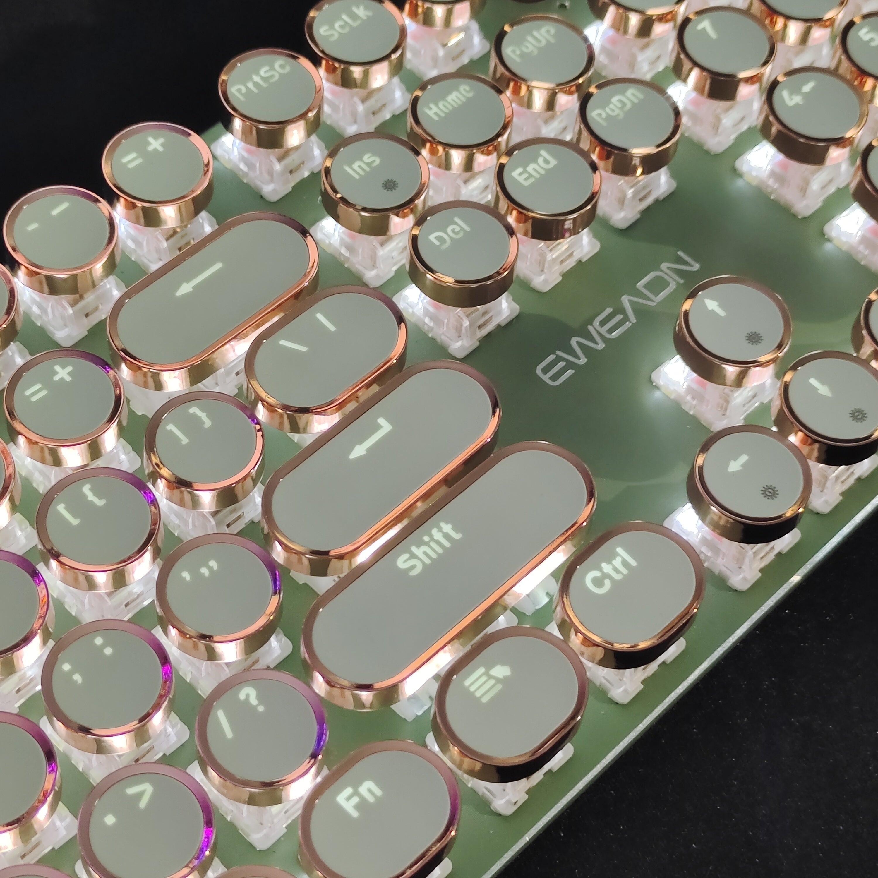 EWEADN Punk Typewriter Mechanical Gaming Keyboard, All-Metal Panel 104Keys Wired Retro Punk Round Keycaps with LED Backlit USB Wired Keyboards, Multimedia knob, Ergonomic Design for Game and Office, for Windows Laptop PC Gree